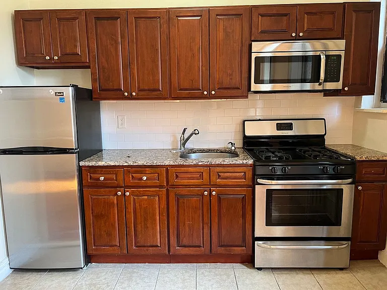 Sevilla Grande - Renovated Units at Journal Square Path — Photo 9