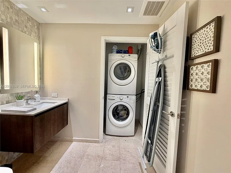 88 SW 7th St #1109 — Photo 30