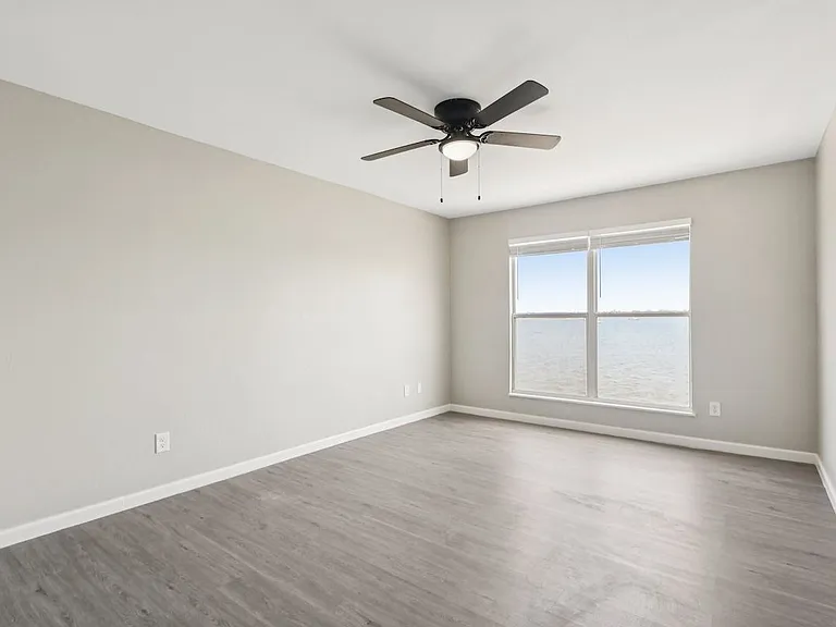 12th & Beach Apartments — Photo 54
