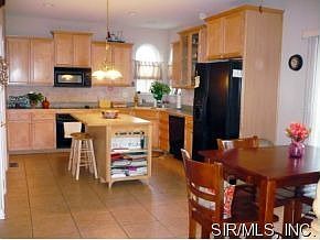5th image of 173 Somerset Dr