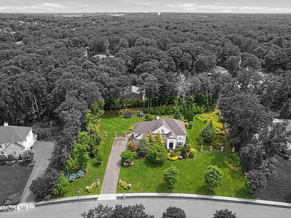 3rd image of 17 Meadow Run Court