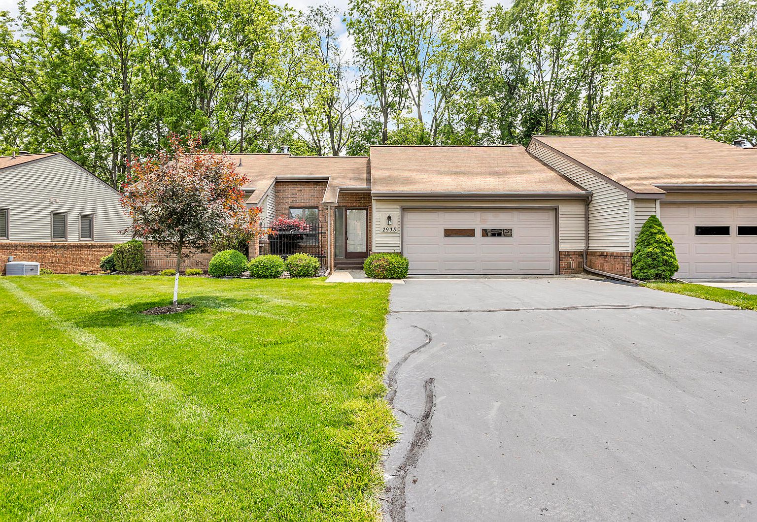 2905 S Wooddale Dr, Jackson, MI 49203 | Zillow