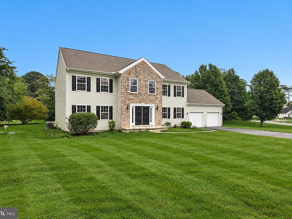 1st image of 305 Baywinds Ct