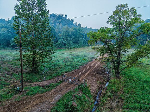 3rd image of 3783 Carrs Run Rd