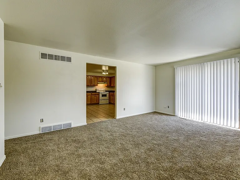 2056 Estes Ln — Photo 6