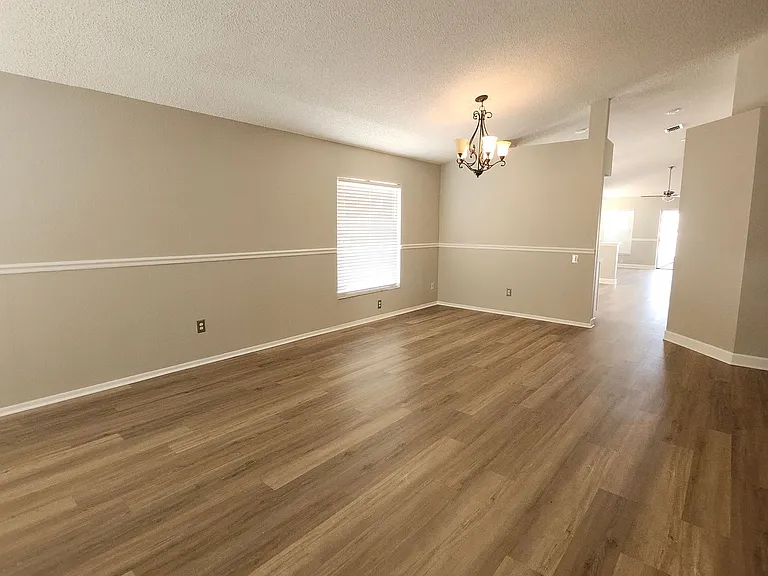 12507 Midpointe Dr — Photo 2