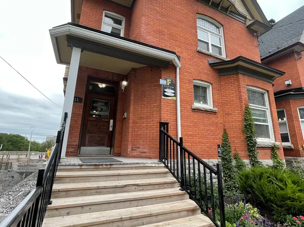 411 Queen St #1, Ottawa, ON K1R 5A6