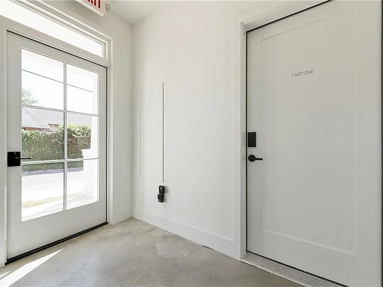 408 W 38th St #1 — Photo 24