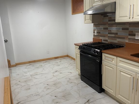 4th image of 72 Van Buren St #1
