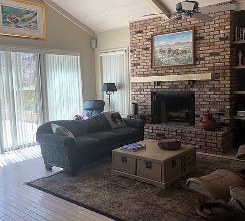5th image of 2400 Gardenia Pl