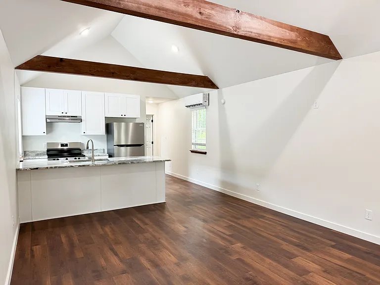 1805 Allbritton Dr — Photo 2