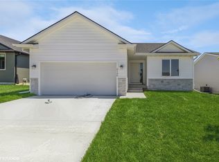 2135 26th Ave SW, Altoona, IA 50009