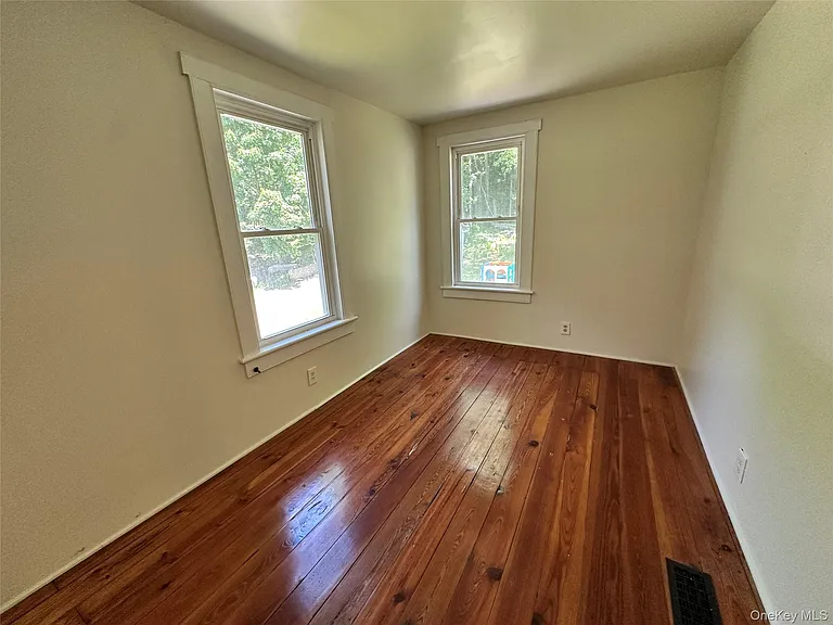 82 State St — Photo 12