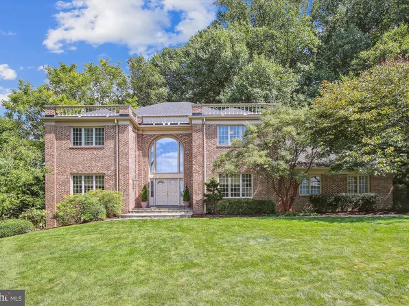 10321 Hickory Forest Dr, Oakton, VA 22124