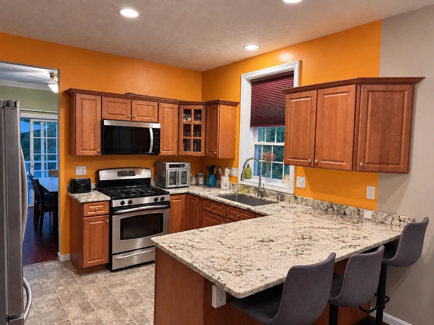 4 bed, 2.5 bath, 3082 sqft, $4,950 — Photo 3