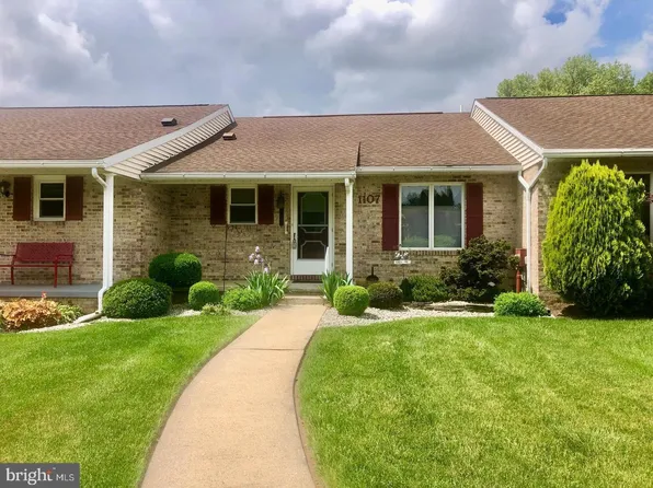 1107 Westgate Dr, Chambersburg, PA 17201