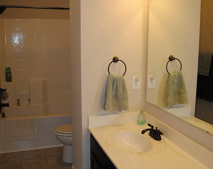 107 W Berkshire Ct — Photo 18