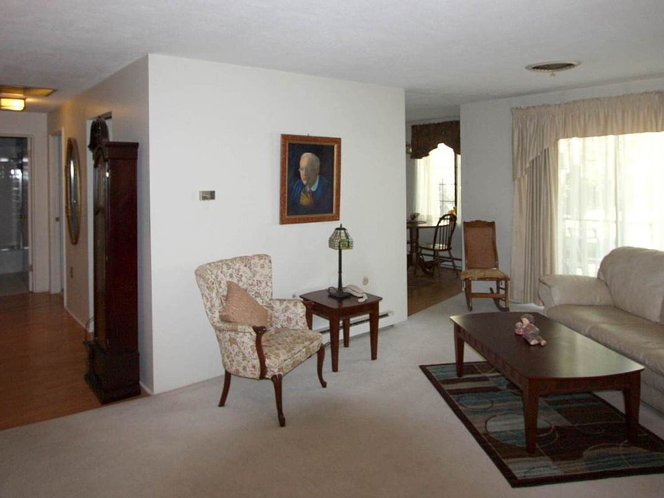 2nd image of 31 Church Grn APT 202