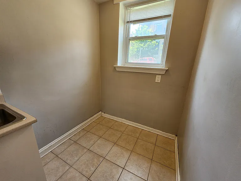 400 2nd Ave #3 — Photo 4