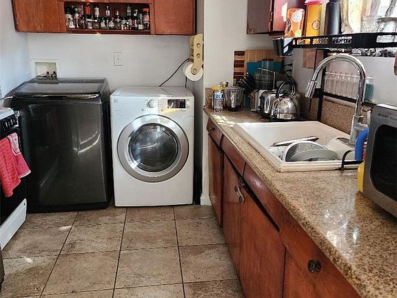 2nd image of 319 E 98th St