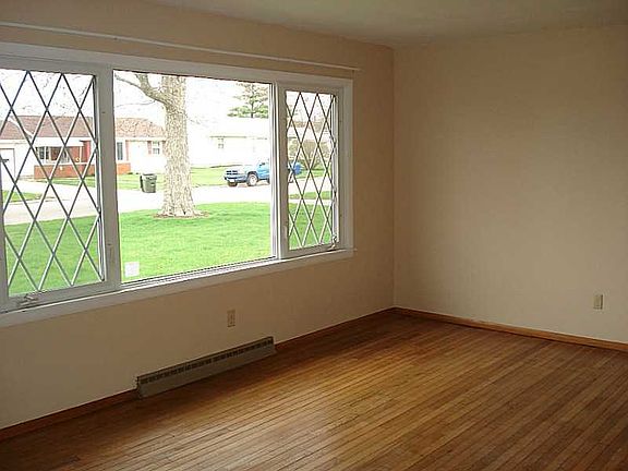 2nd image of 791 Crescent Dr