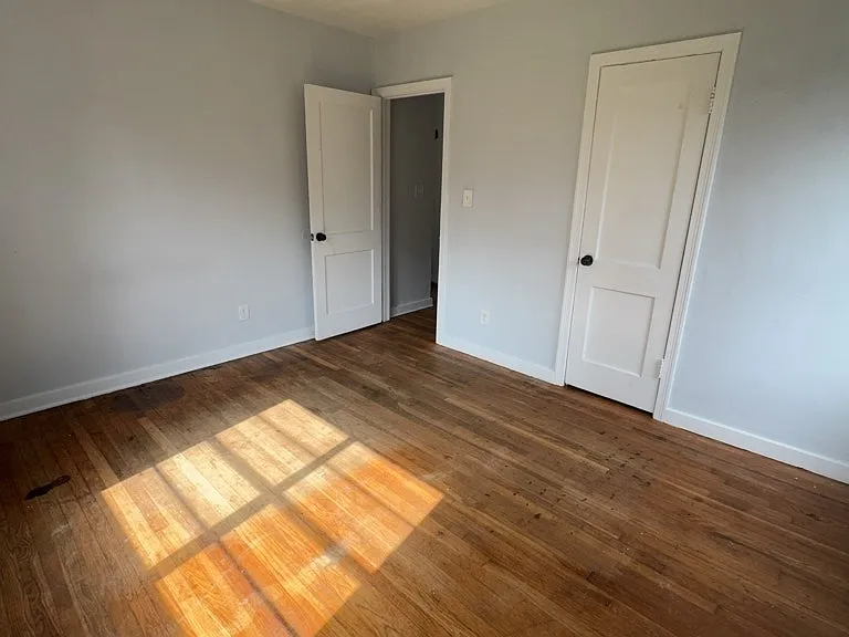 320 Lawrence Rd — Photo 8