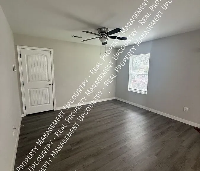 499 Textile Rd — Photo 5