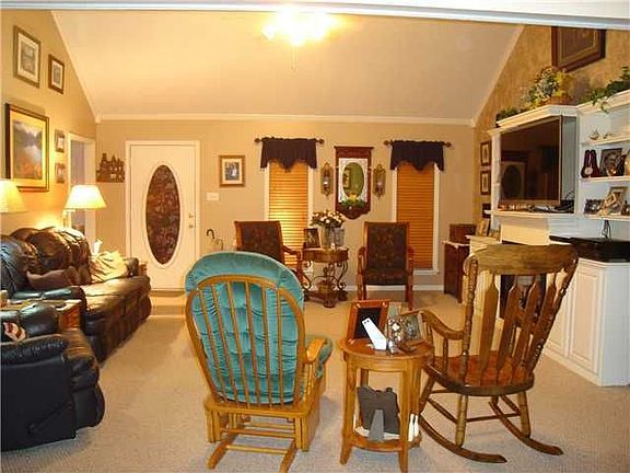 3rd image of 20 Caitlin Dr