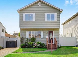 156 Quebec Rd, Island Park, NY 11558