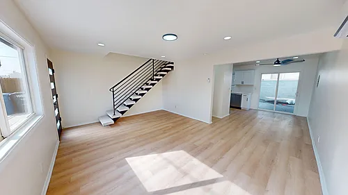 Beautiful 2 Bed | Split Level| Feels Like Home Photo 1