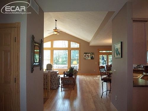 3rd image of 1360 Jackson Dr