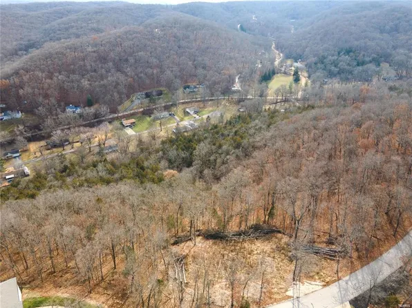 518 Old Logging Rd, Eureka, MO 63025