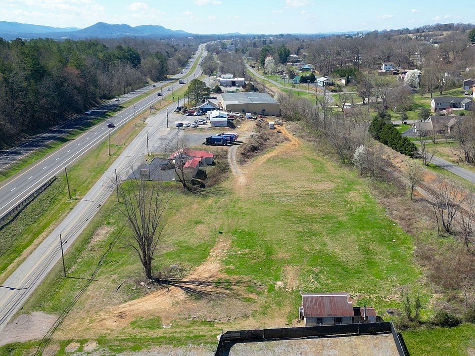 1st image of 556 Main St