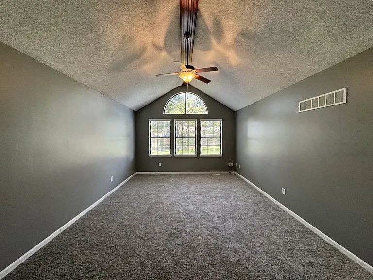 1412 SW Highland Dr — Photo 3