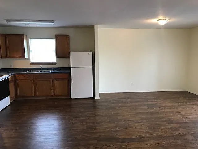 317 Erin Pl — Photo 3