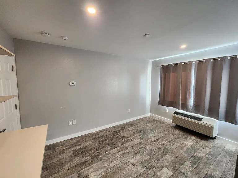1313 W Morena Blvd #19 — Photo 31