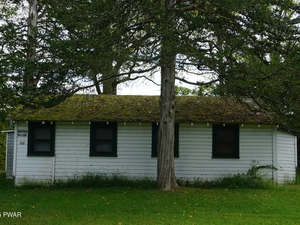 106 Stenzlers Ln, Milford, PA 18337