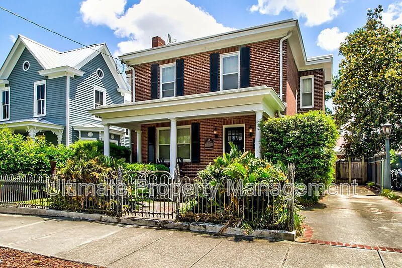3 bed, 2.0 bath, 1898 sqft, $3,000 — Photo 2