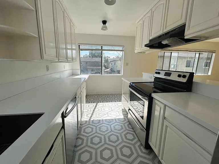 370 Obispo Ave Long Beach, CA 90814 — Photo 3