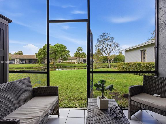 3rd image of 657 Racquet Club Rd APT 2