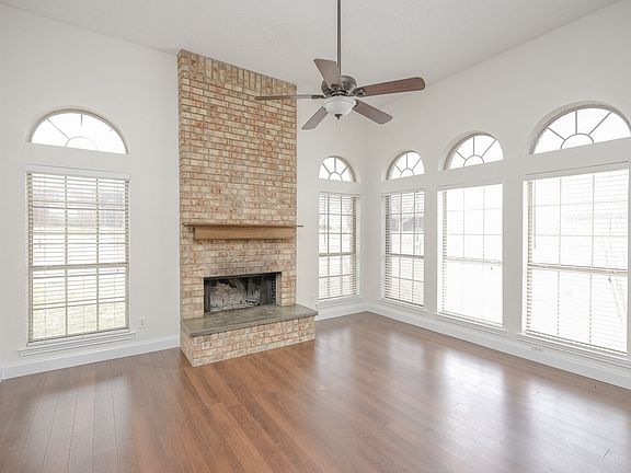 5th image of 2075 Camelot Dr