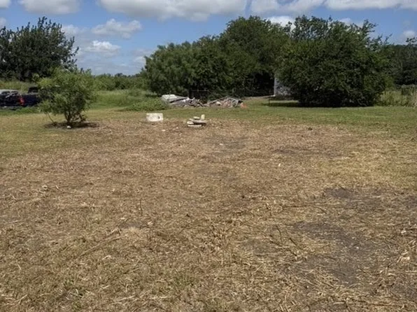 352 Stagecoach Hill Dr, Seguin, TX 78155