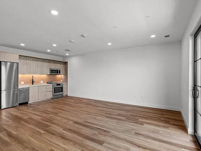 4315 S Congress Ave #423 — Photo 7
