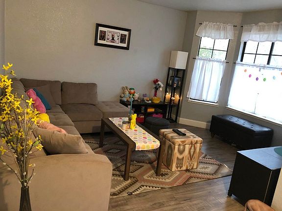 5th image of 604 Hillstock Ct