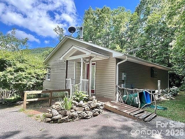 1st image of 105 Chestnut Hill Rd