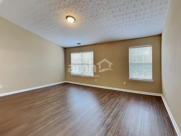1394 Ivey Pointe Dr — Photo 9