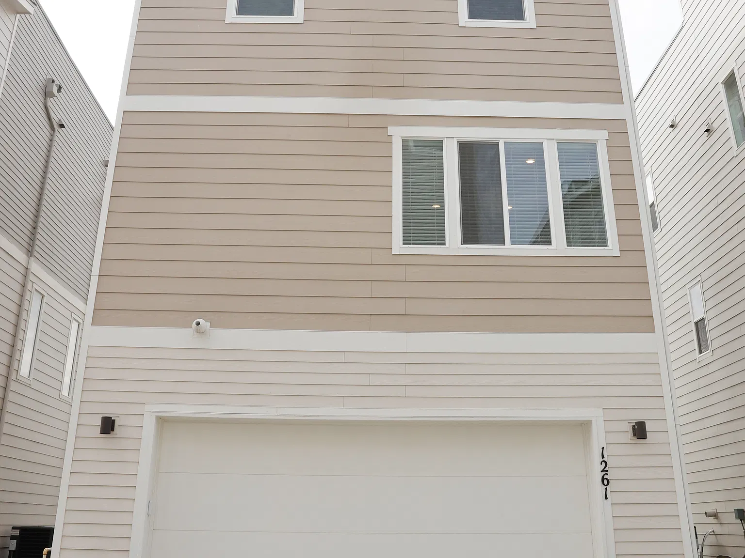 3 bed, 1947 sqft, $3,850 — Photo 2