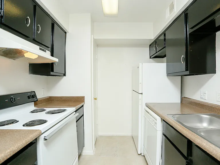 Patriot Forest Apartments — Photo 28