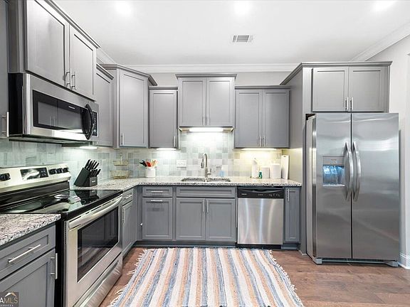 3rd image of 404 Mariners Cir