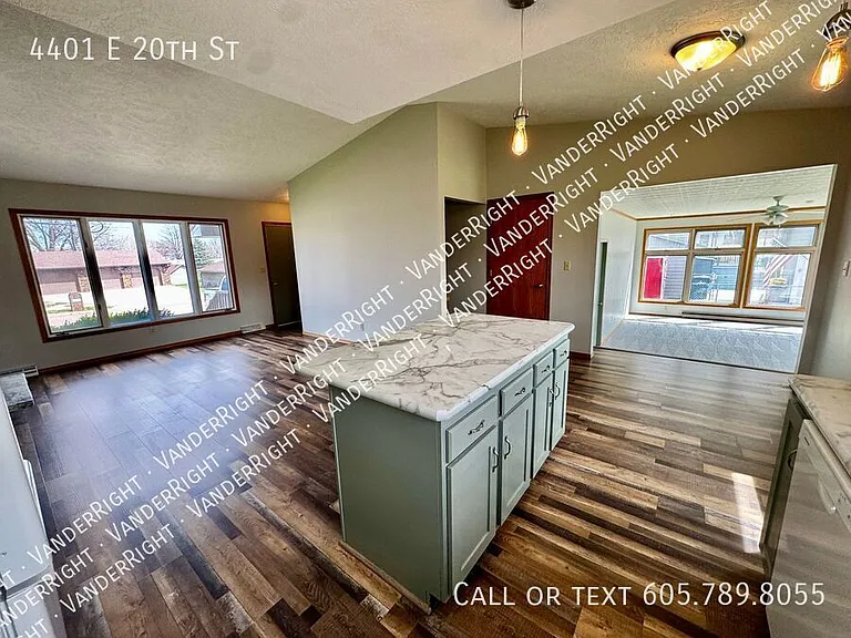 4401 E 20th St — Photo 7